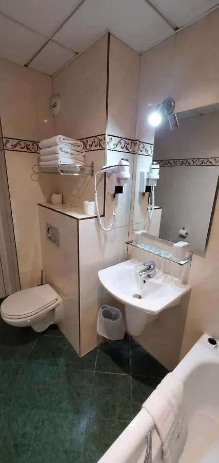 Metropol 3*